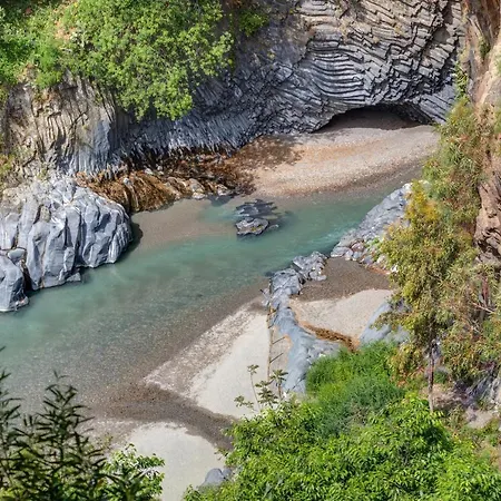 Οργανωμένο κάμπινγκ Glamping Alcantara Motta Camastra