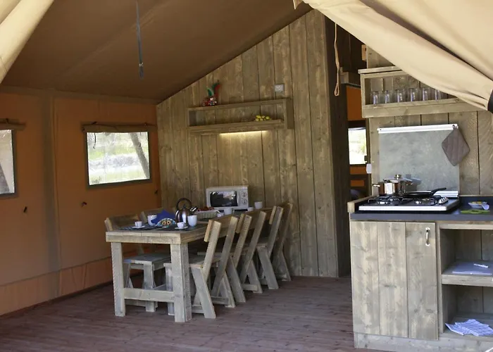 ラグジュアリーテント Glamping Alcantara 3*