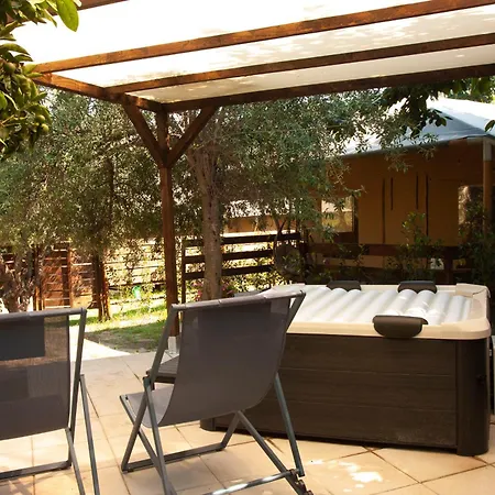 ラグジュアリーテント Glamping Alcantara 3*